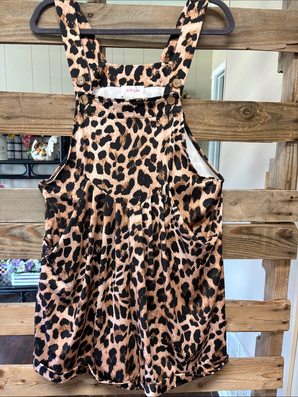 Women’s Leopard Print Overall Jumpsuit NWT - Picture 1 of 6